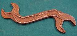 OLD FAIRMONT TONGS WF GAMMETER CO. CADIZ OHIO TOOL